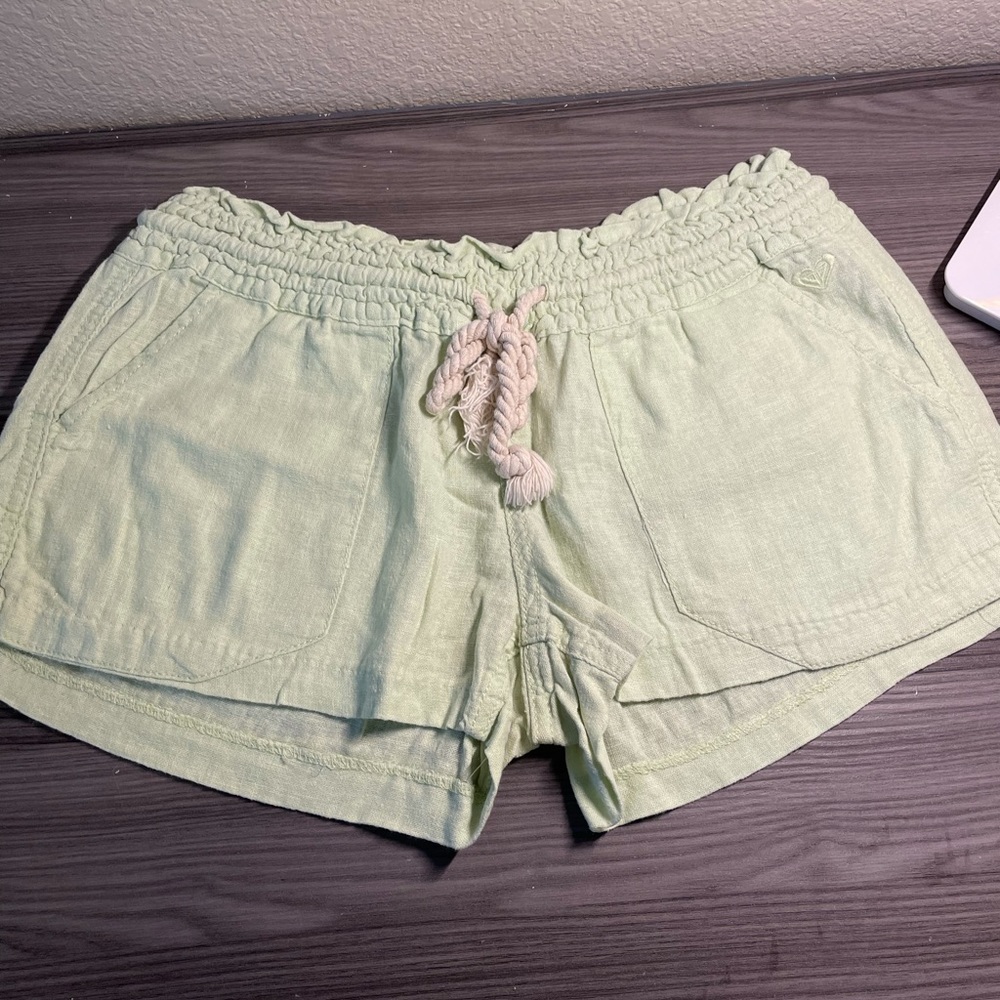 Linen light green shorts